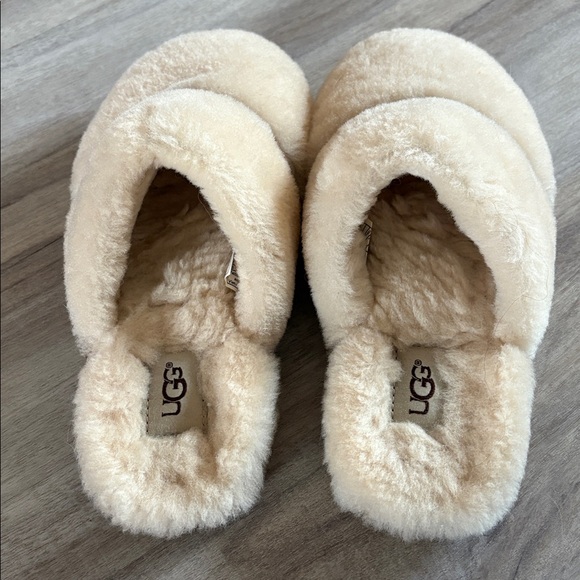 Women’s UGG slippers size 6 - Picture 4 of 4